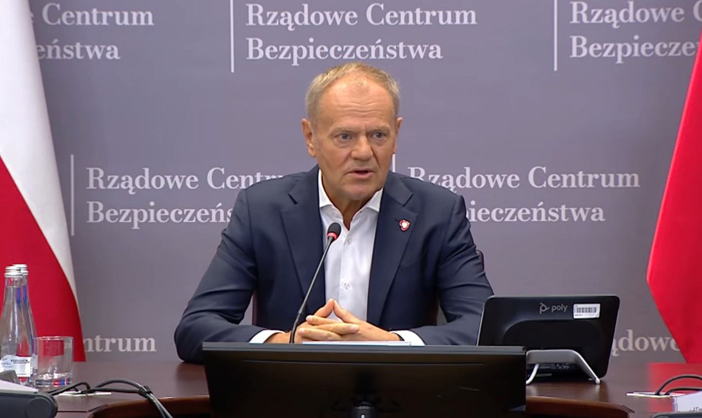Służby w mieszkaniu rodzinnym Karola Nawrockiego. Tusk: To sprawia fatalne wrażenie