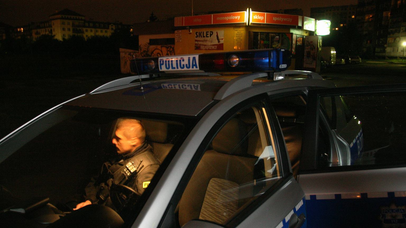 Policjant w ciężkim stanie po pościgu w Krakowie. Kierowca uciekał pieszo