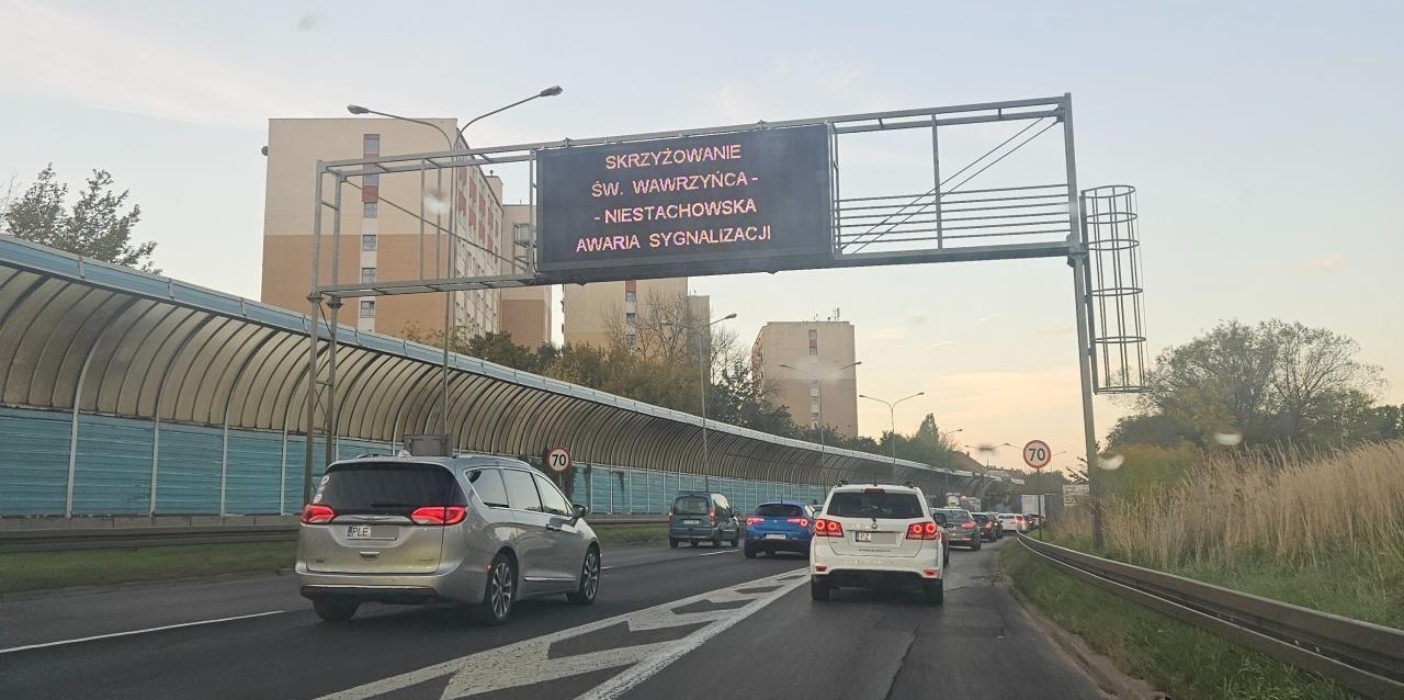 Ogromne korki przy ruchliwym skrzyżowaniu przez awarię sygnalizacji świetlnej