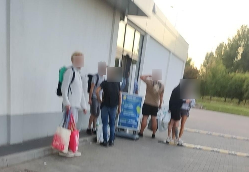 Butelkomat przy Lidlu psuje się "co najmniej 10 razy dziennie". Był serwisant. Maszyna działała przez około godzinę