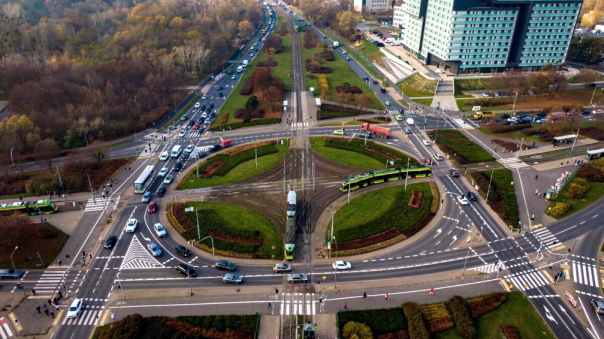 Utrudnienia w ruchu tramwajowym w Poznaniu. Nowe remonty i autobusy zastępcze