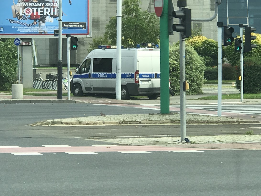 Akcja antyterrorystów na rondzie Rataje w Poznaniu. Zatrzymano kobietę