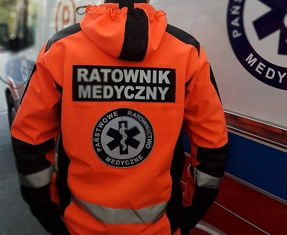 Motocyklista próbował uniknąć zderzenia ze zwierzęciem, które nagle wyskoczyło na drogę. Mężczyzna znalazł się w szpitalu