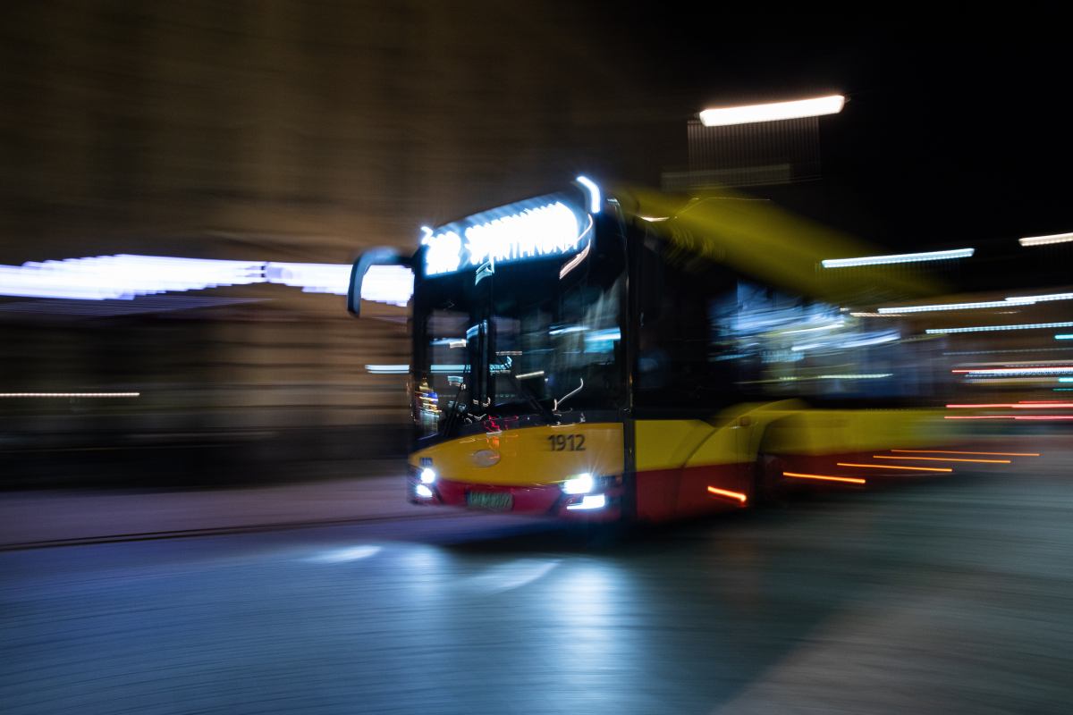 Warszawa. Atak nożownika w autobusie. Dwaj mężczyźni ranni