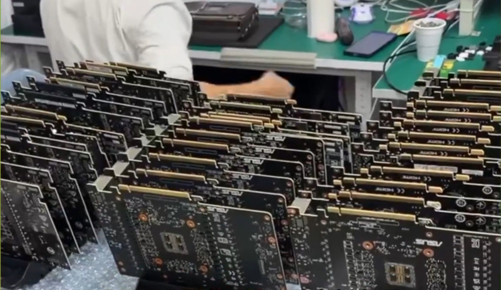 GeForce RTX 5090 znika ze sklepów. W Chinach przerabiają je na akceleratory AI