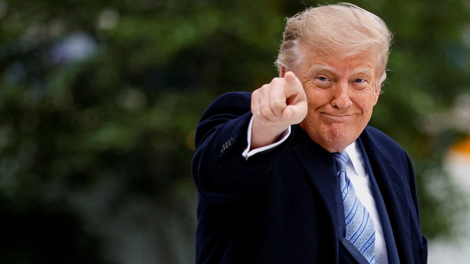 Trump zwrĂłcił się do Nawrockiego i Polonii. "Powstrzymamy szaleńcĂłw"