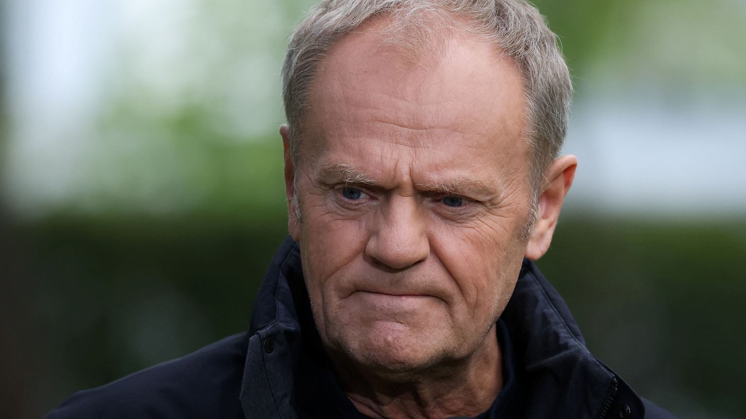 Służby w mieszkaniu rodzinnym Nawrockiego. Tusk uderza w polityk�w PiS. "Skrajny cynizm"
