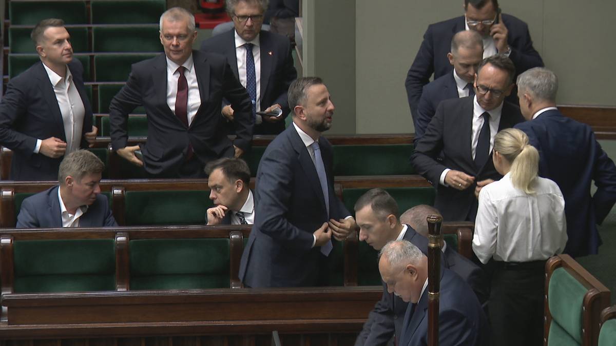 Szef MON nie widział raportu CIA. Szok na sejmowych korytarzach, "Bantustan"