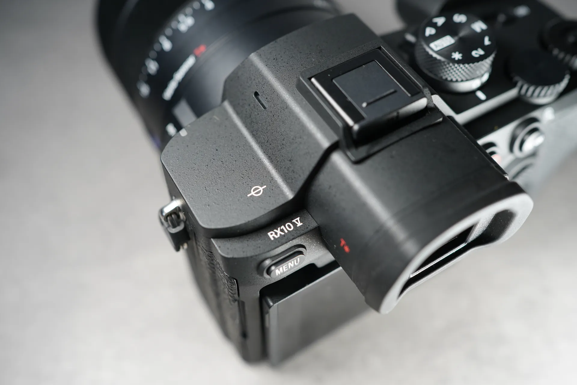 Aparat uniwersalny? Test Sony RX10 V. Co dostaniemy za 10 tys. zł?