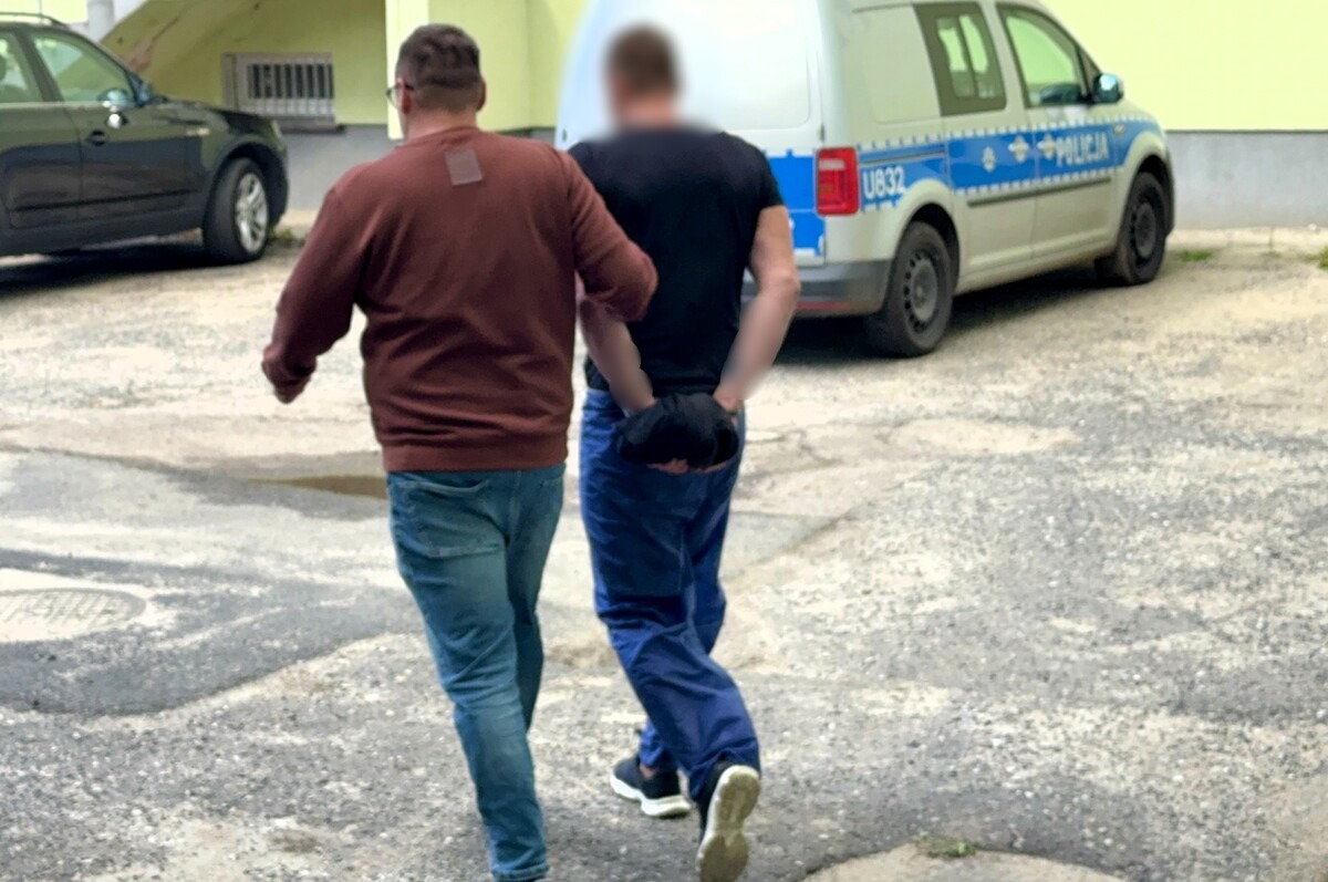 Mężczyzna przywłaszczył kartę płatniczą 72-letniej kobiety. Trzy razy wypłacił pieniądze